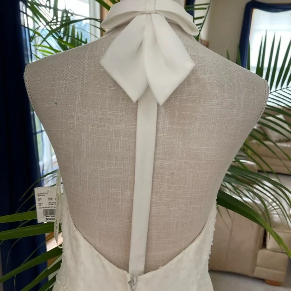 Elegant Ivory Wedding Dress - Picture 4 of 14